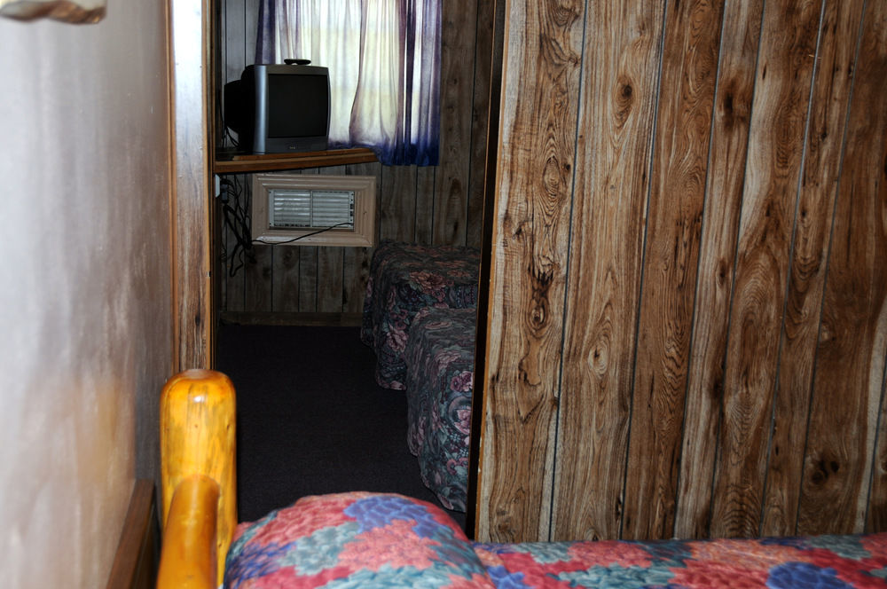 Rainbow Motel เธอร์โมโปลิส ภายนอก รูปภาพ