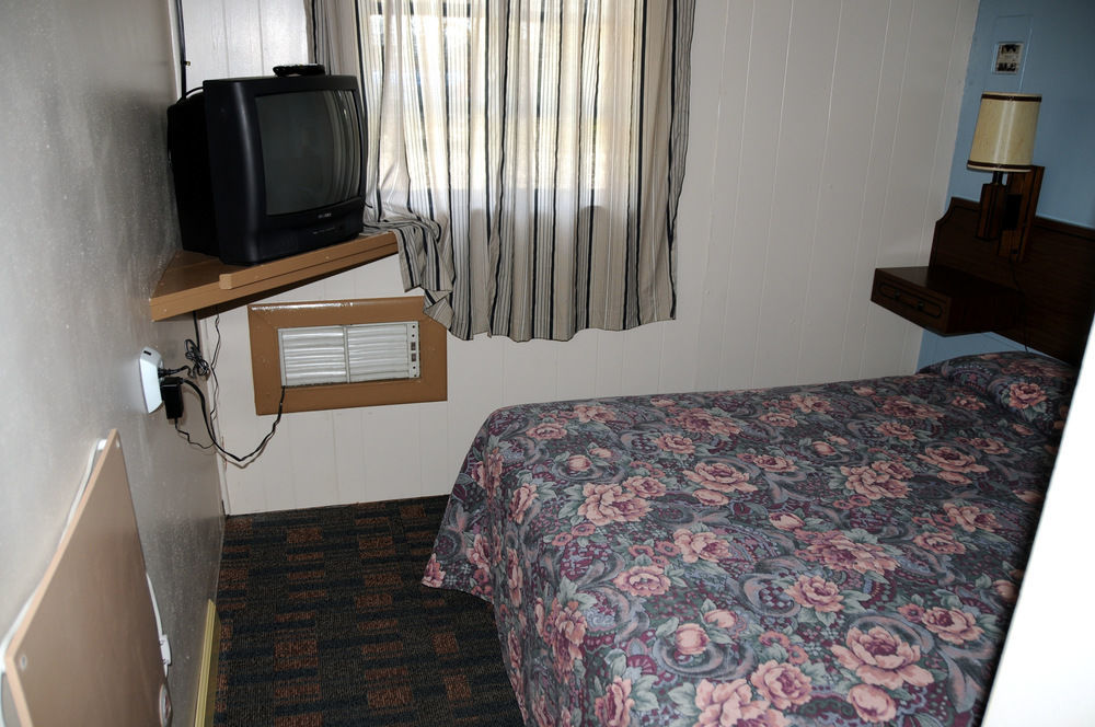 Rainbow Motel เธอร์โมโปลิส ภายนอก รูปภาพ