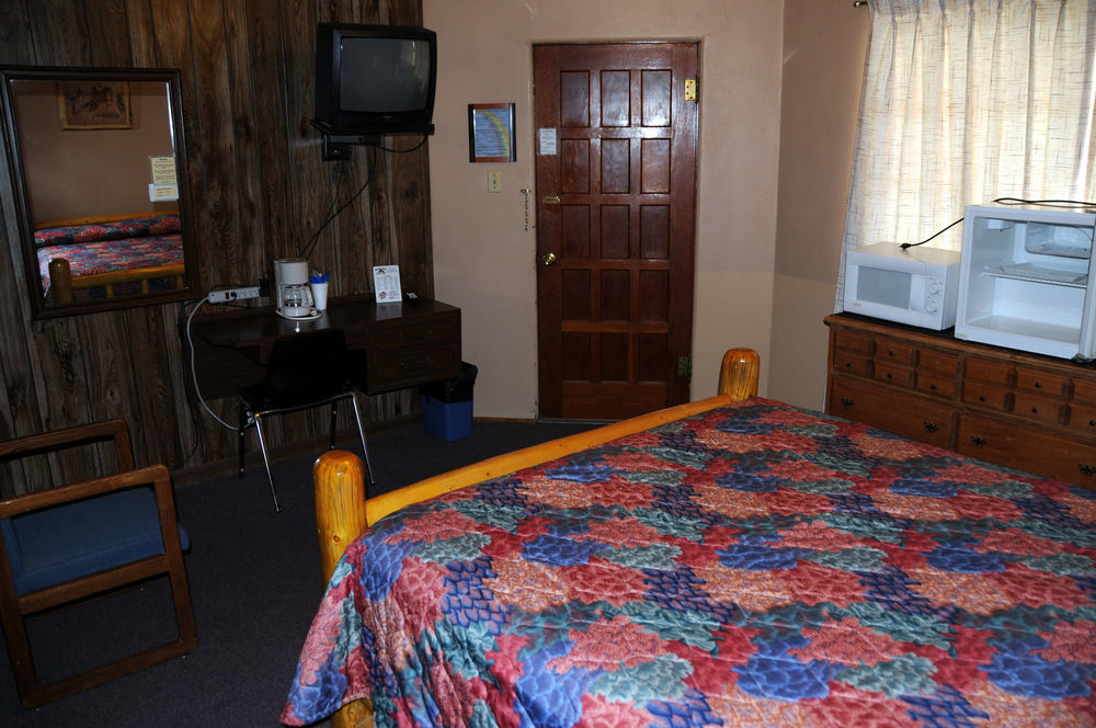 Rainbow Motel เธอร์โมโปลิส ภายนอก รูปภาพ