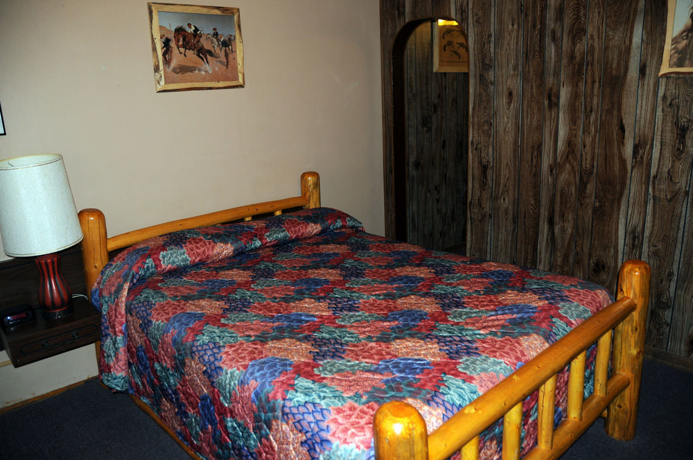 Rainbow Motel เธอร์โมโปลิส ภายนอก รูปภาพ